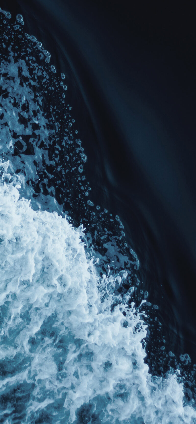 Default wallpaper of Sea Black