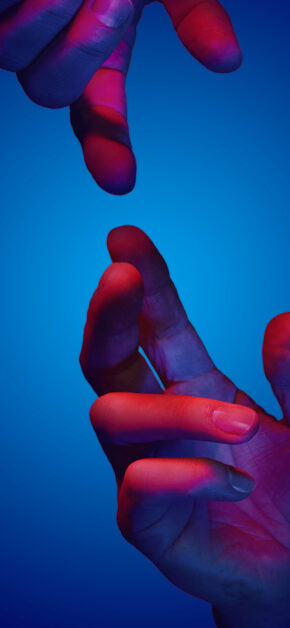 Huawei P20 Pro – Hands – Official Wallpaper (Blue)