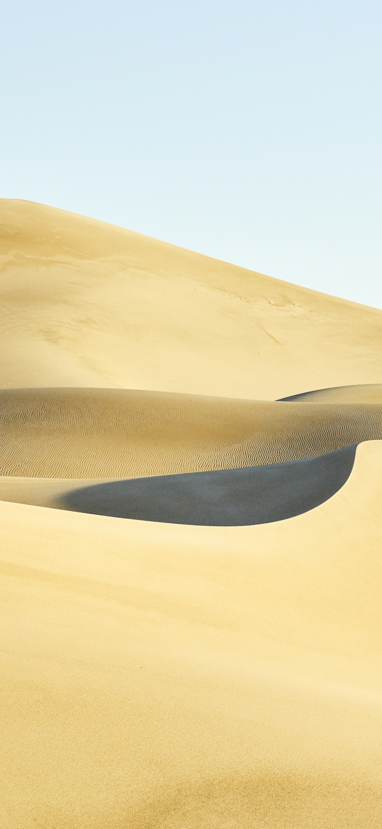 Default wallpaper of Mojave Desert 5