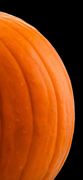 iPhone XS Wallpaper – Halloween Edition by @AppleiDesigner