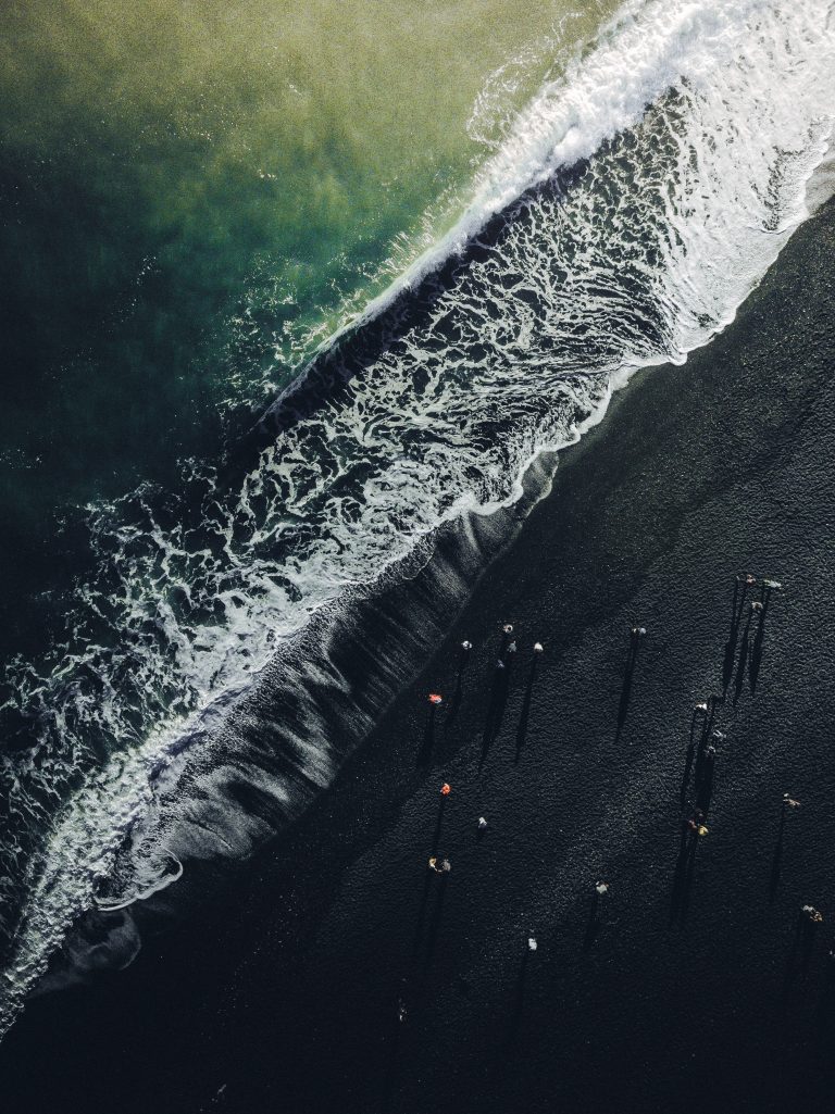 Default wallpaper of Aerial Beach – Dark