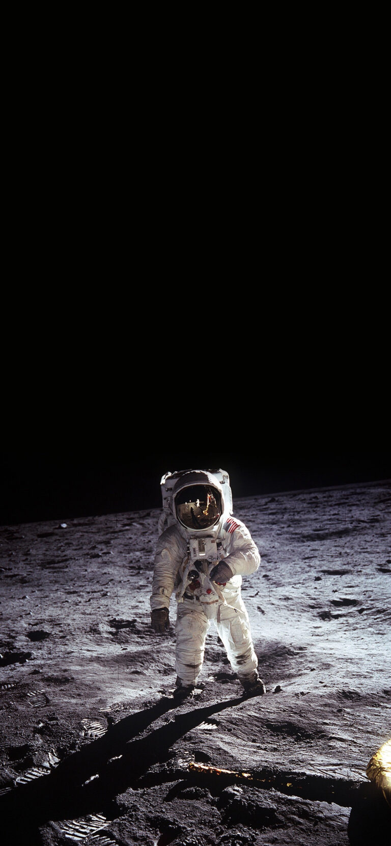 Default wallpaper of Man on the Moon