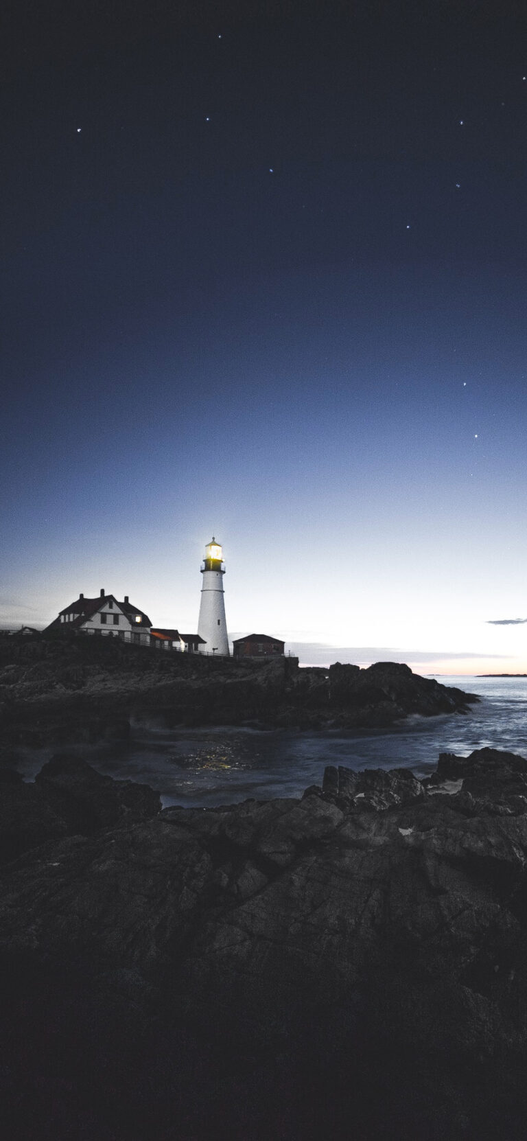 Default wallpaper of Lighthouse (Night)