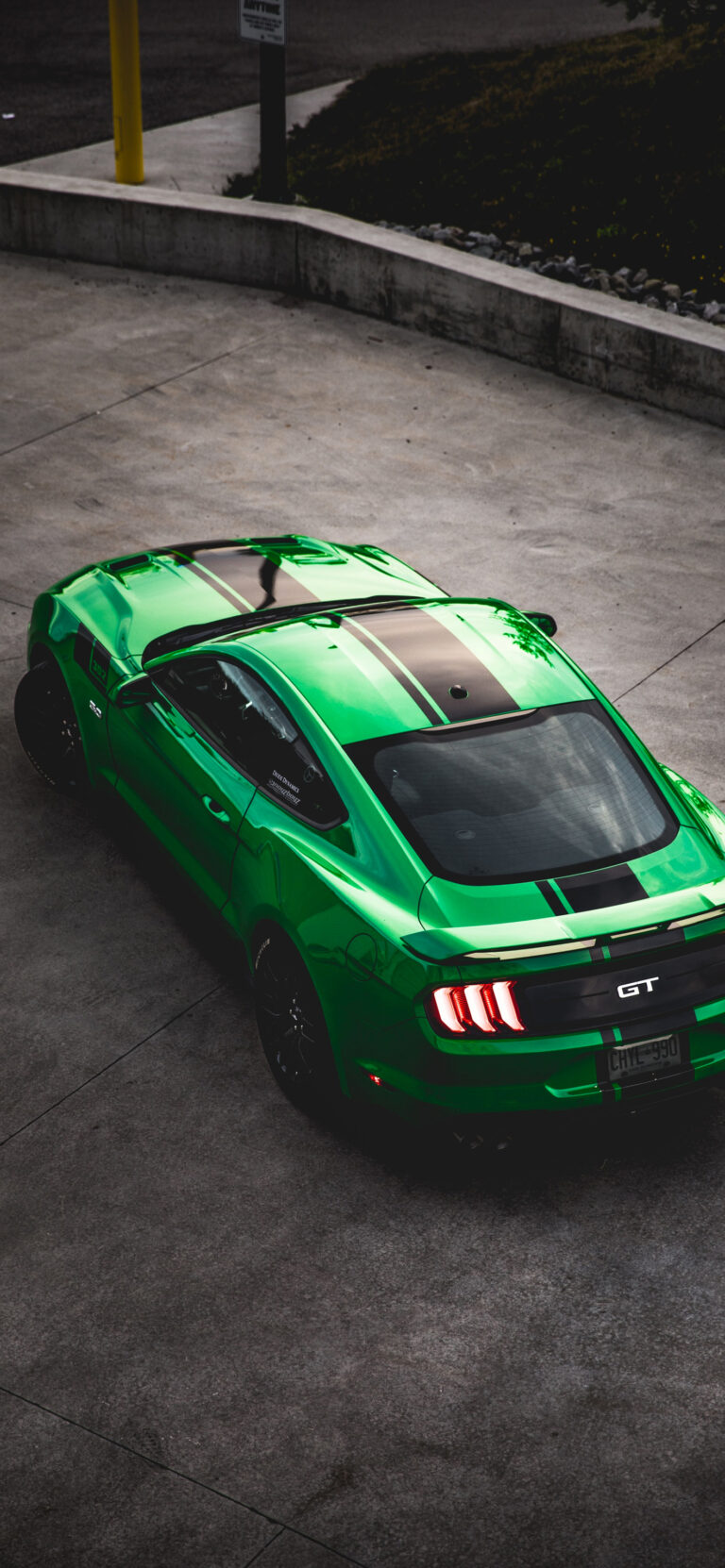 Default wallpaper of Mustang GT