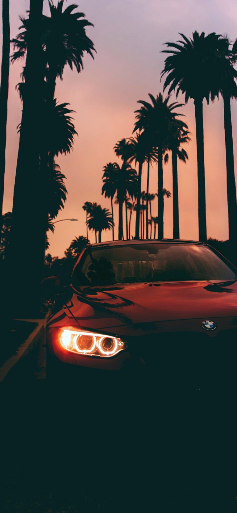 Default wallpaper of BMW M5