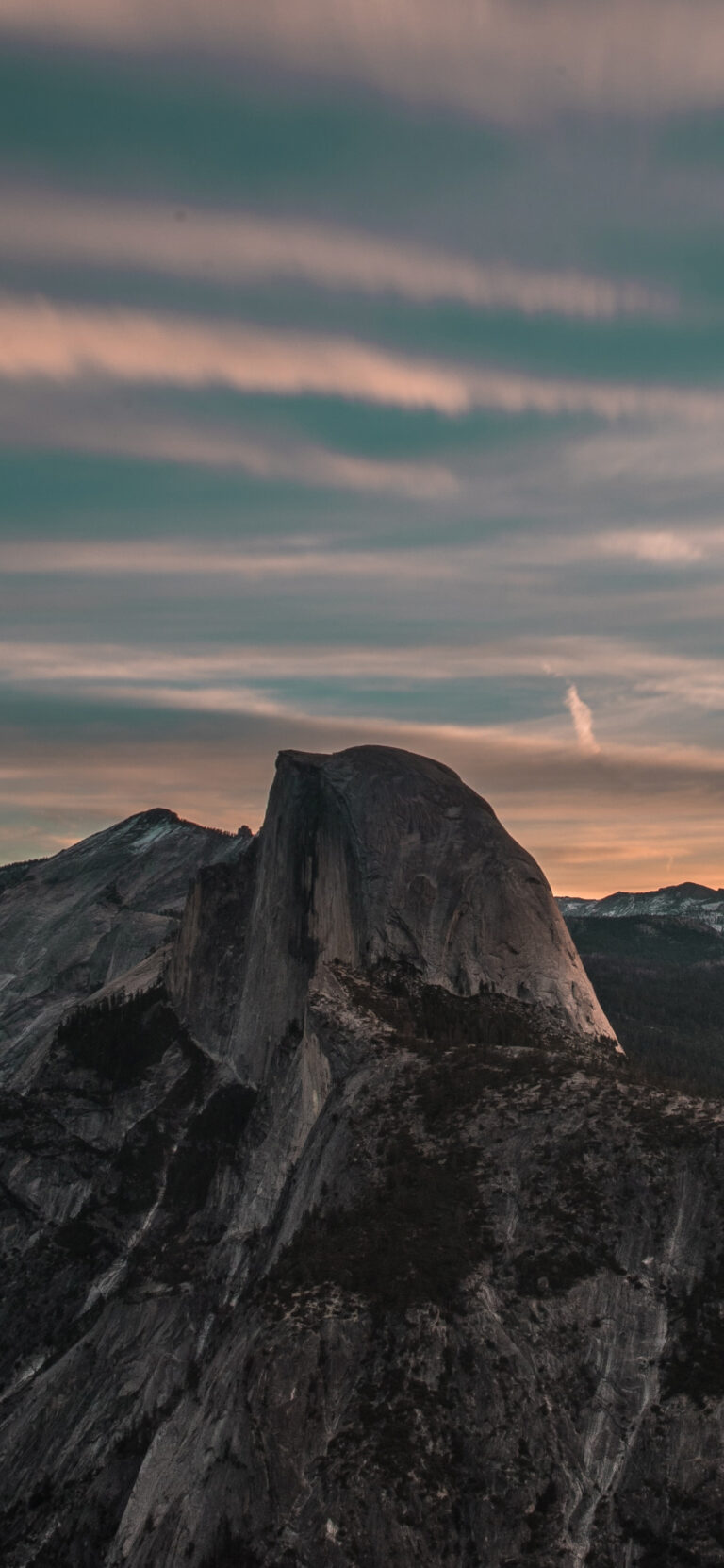 Default wallpaper of Yosemite after sunset