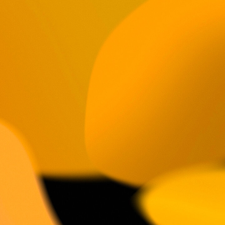 iOS 15 – Recreated - Yellow (Dark) - Wallpapers Central