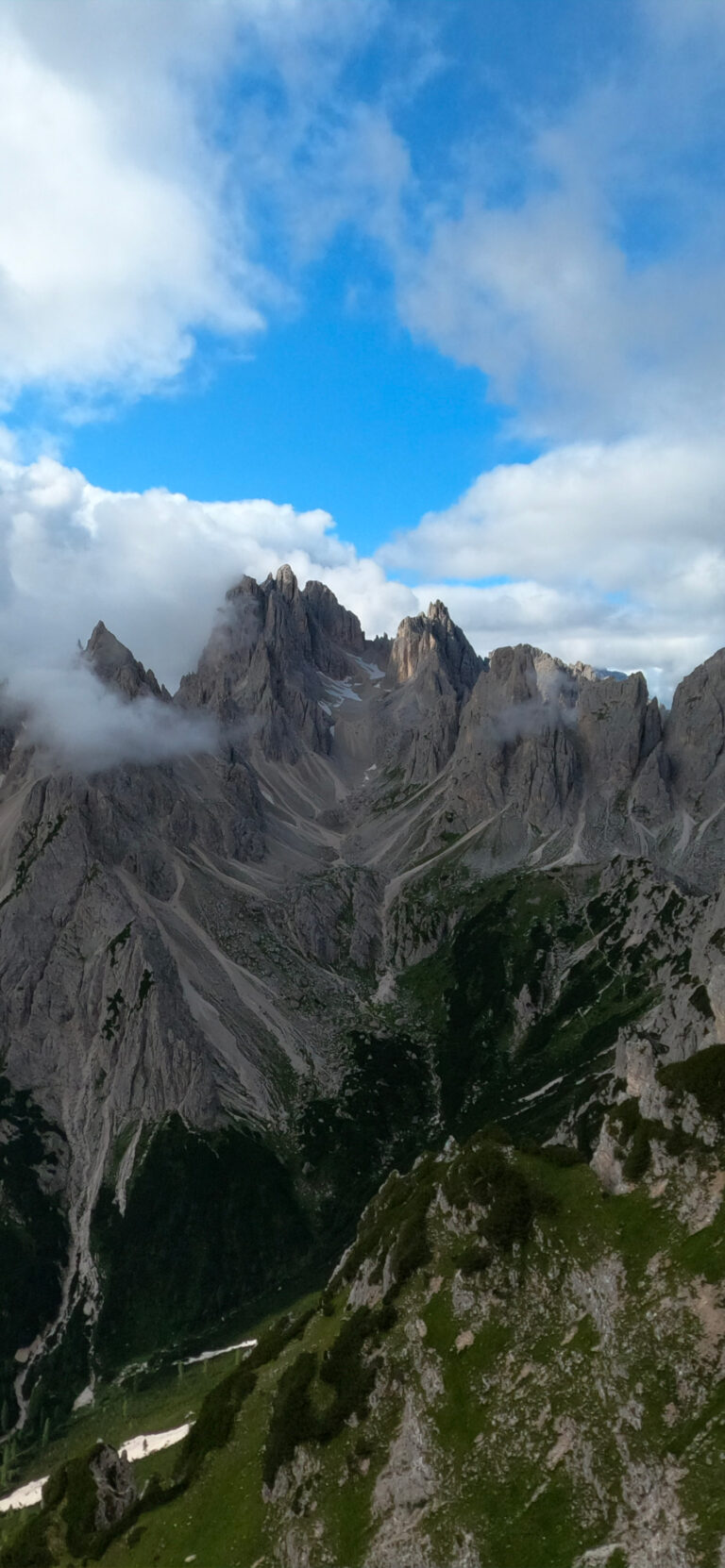 Default wallpaper of Dolomites