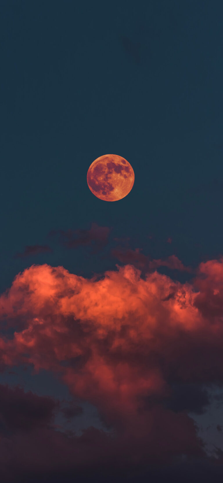 Default wallpaper of Red Moon – Halloween Night