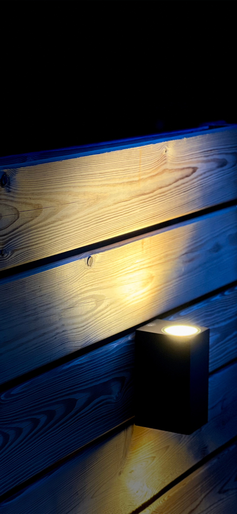 Default wallpaper of Light on Wood