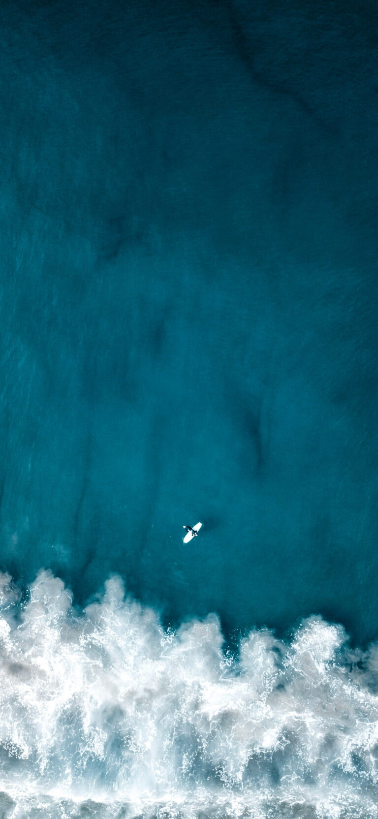 Default wallpaper of Alone against the Ocean