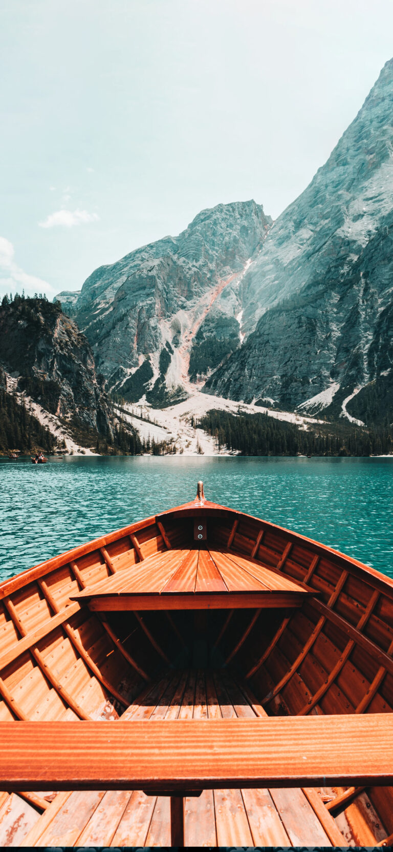 Default wallpaper of Lago di Braies (Italy)