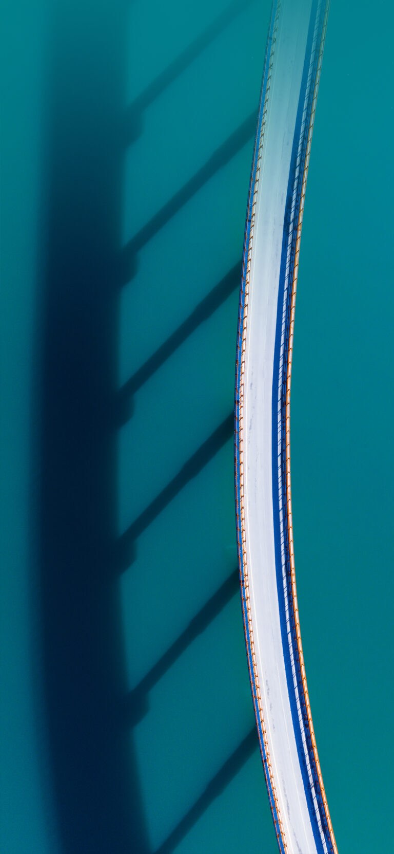 Default wallpaper of Bridge Shadow