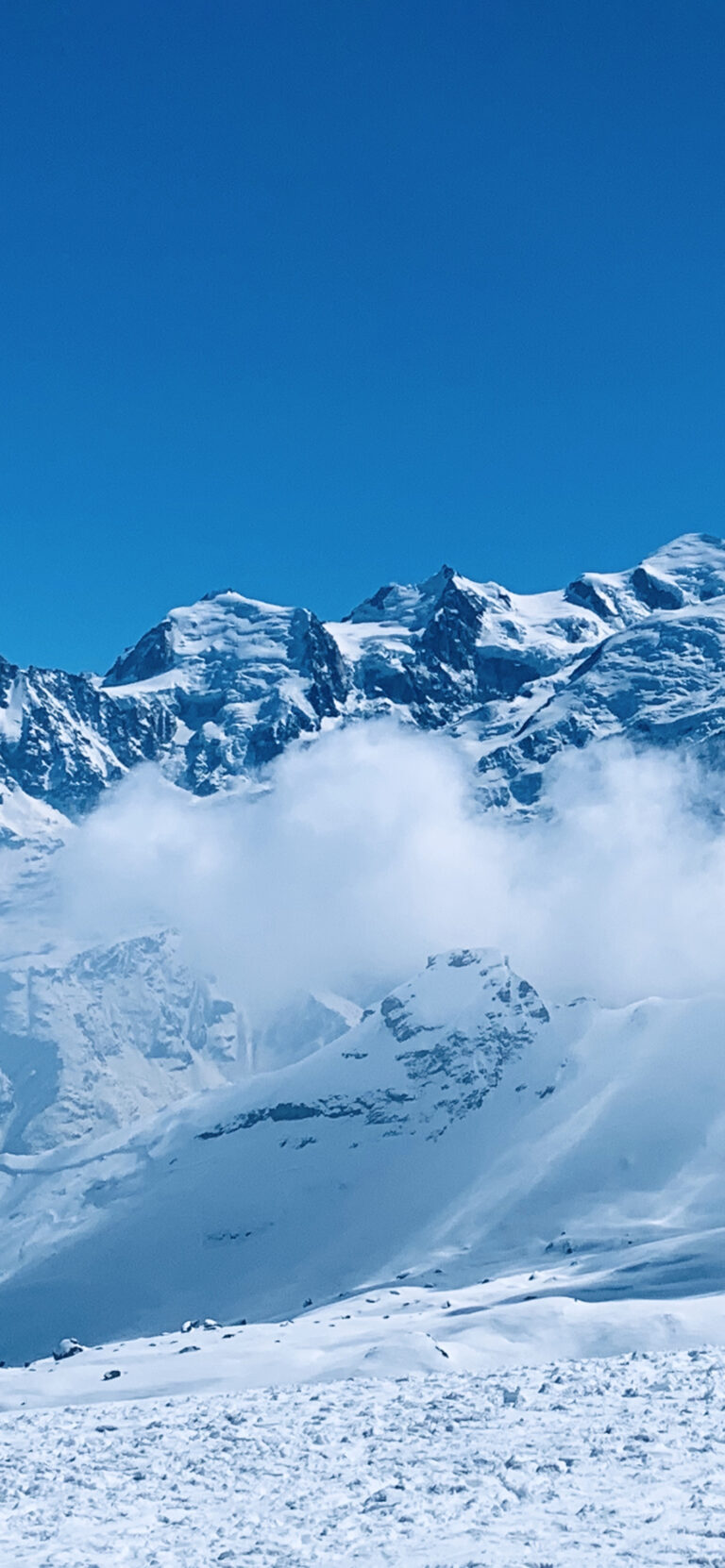 Default wallpaper of Snowy Mountain