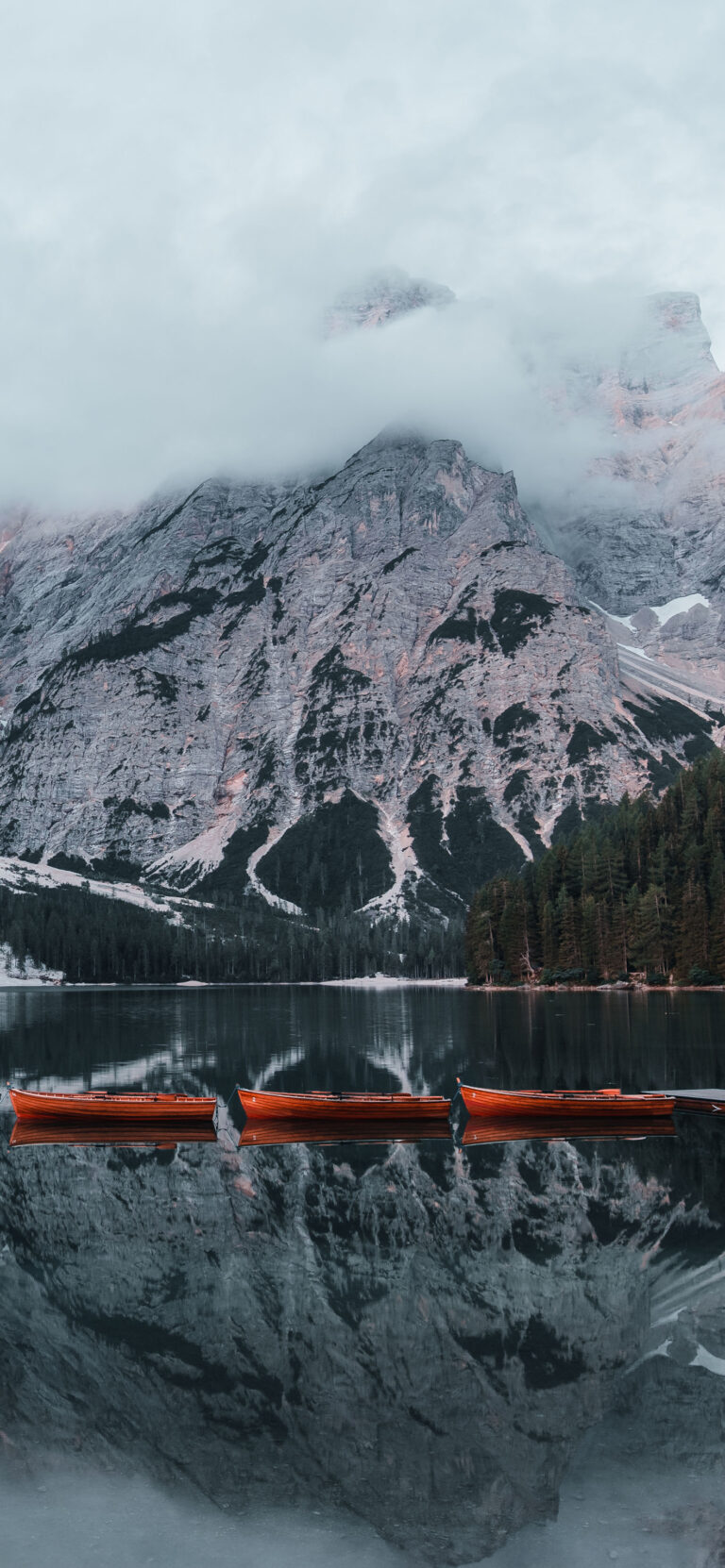 Default wallpaper of Dark Braies