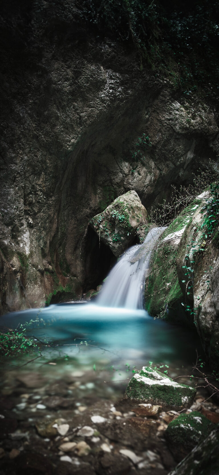 Default wallpaper of Waterfall