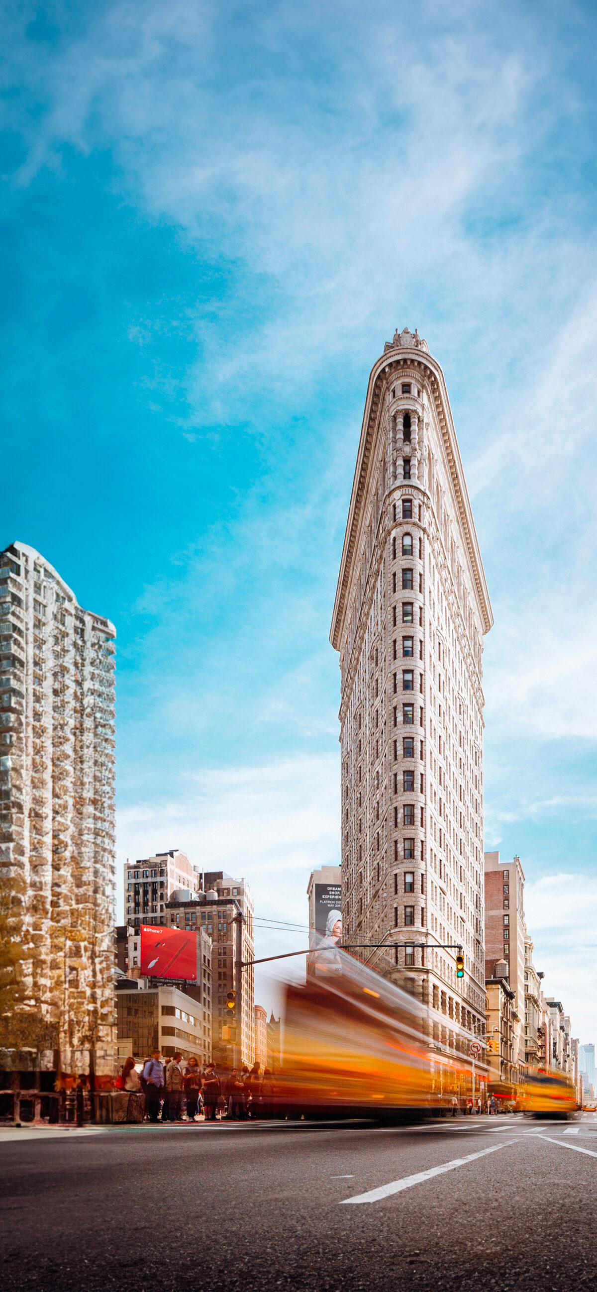 Urban Flatiron Building (Day) Depth Effect Wallpapers Central