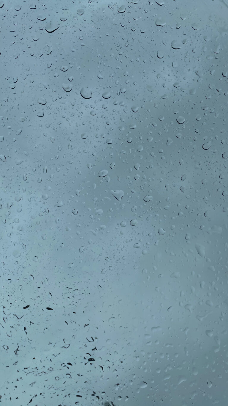 Default wallpaper of Rain Drops