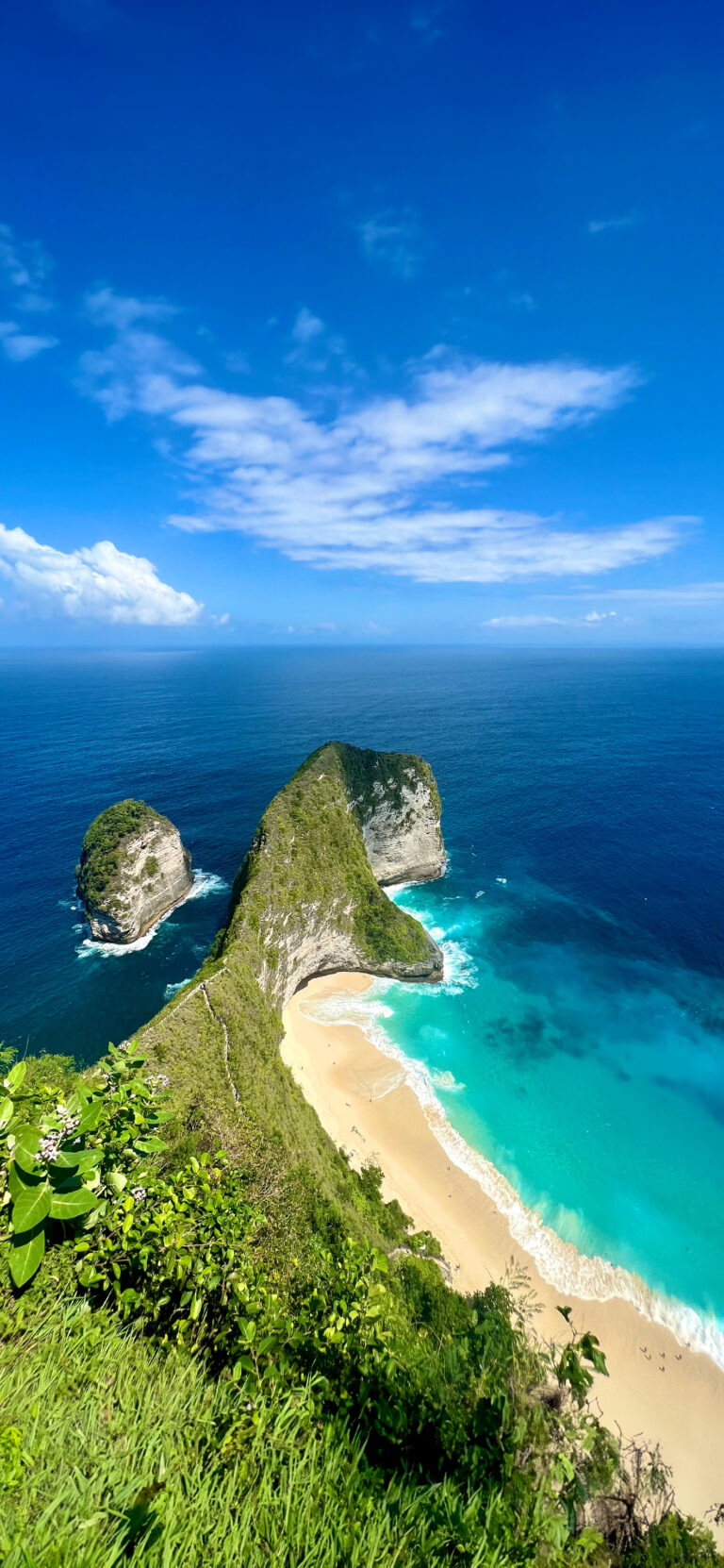 Default wallpaper of Kelingking Beach, Bali (Indonesia) | Around the World