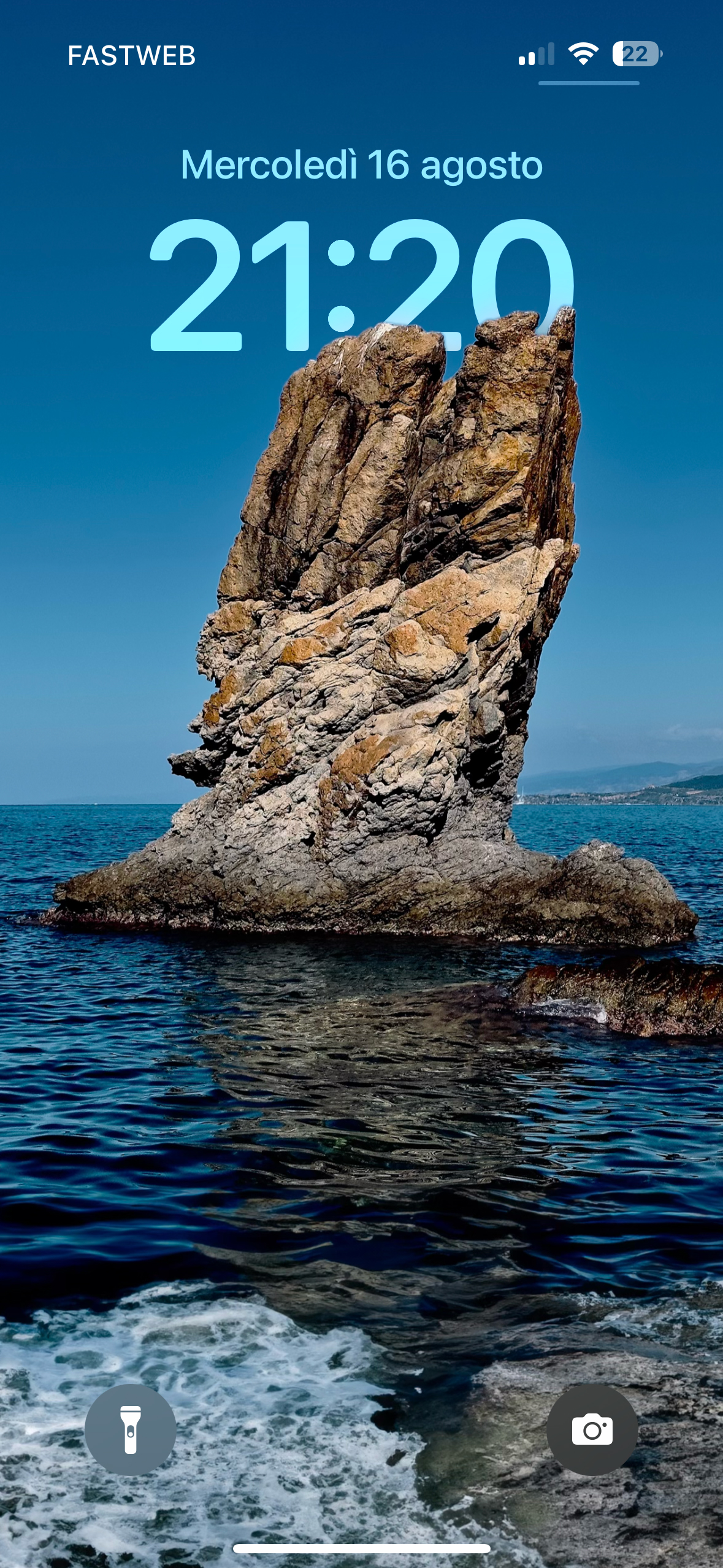 Customized screenshot for the wallpaper of Cefalù, Sicily | Depth Effect