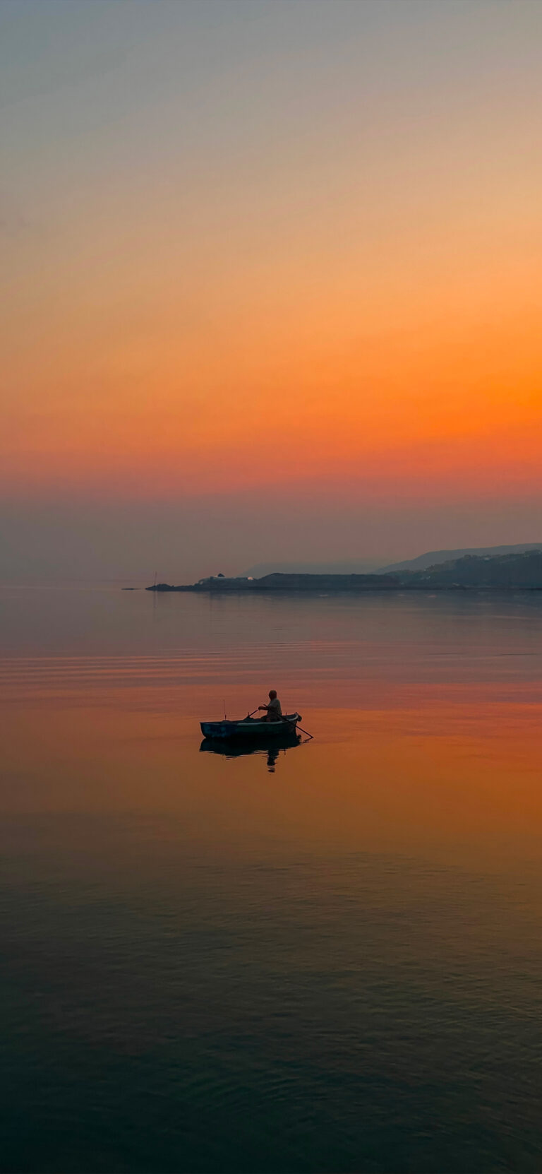 Default wallpaper of Fisherman at sunset