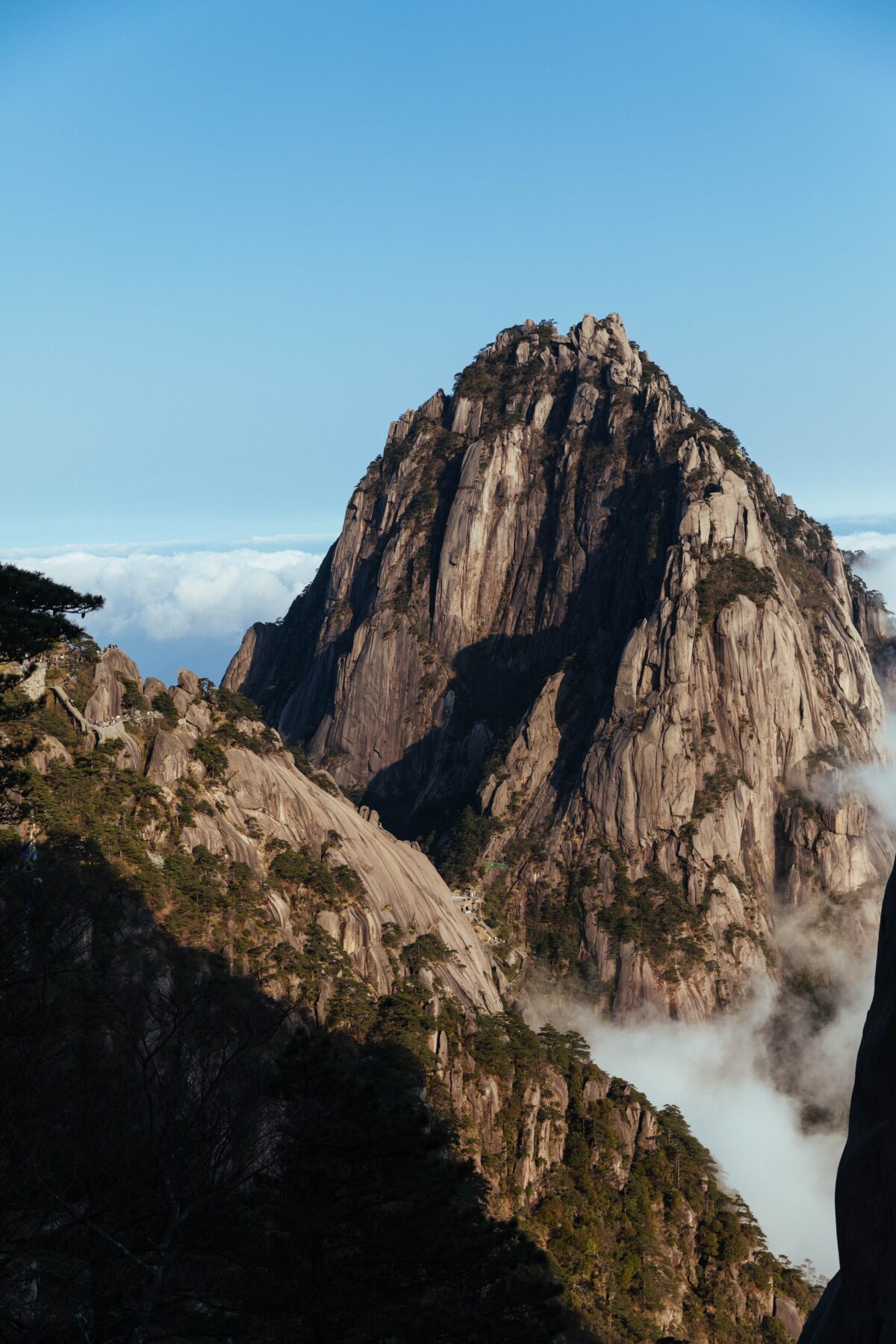 Huge Mountain 12K | Depth Effect - Wallpapers Central