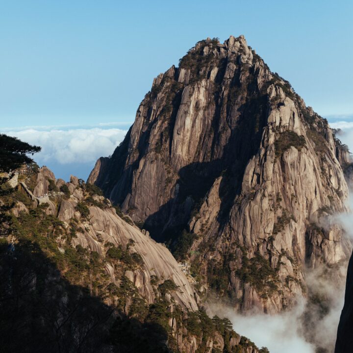 Huge Mountain 12K | Depth Effect - Wallpapers Central