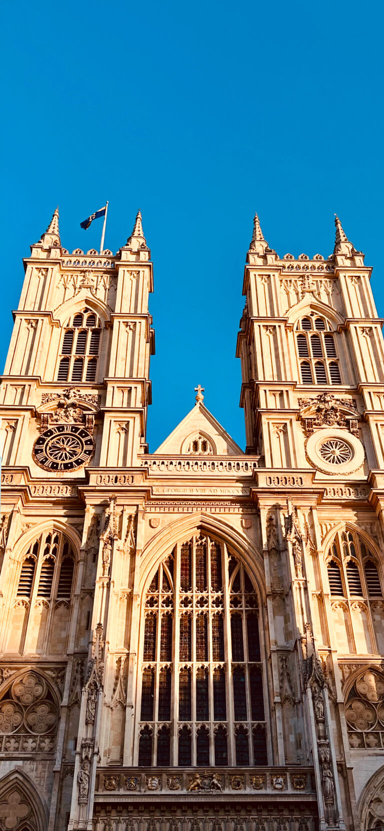 Default wallpaper of Westminster Abbey, London | FREE Depth Effect