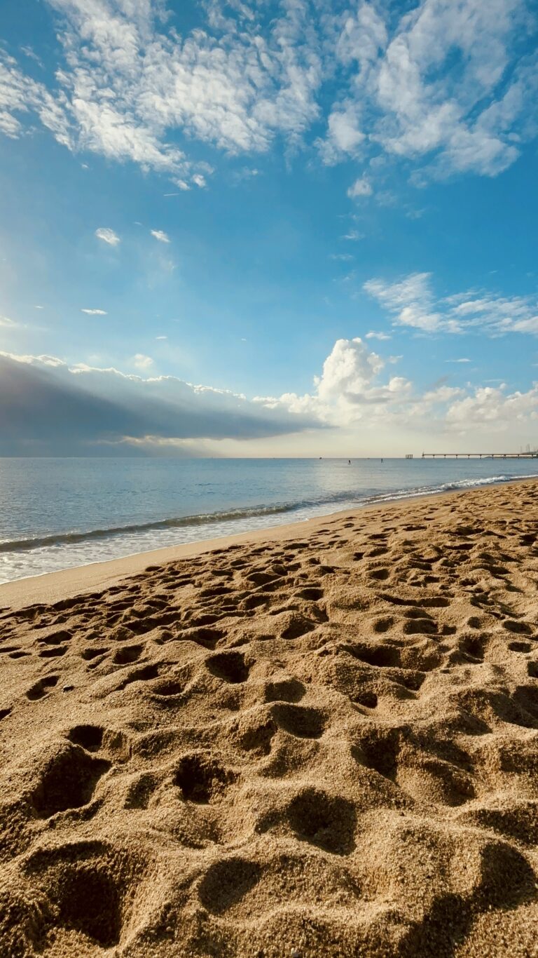 Default wallpaper of Badalona Beach