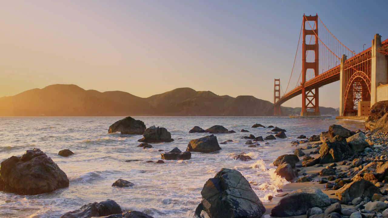 New macOS 27 beta 3 Official Wallpaper – Golden Gate Sunet